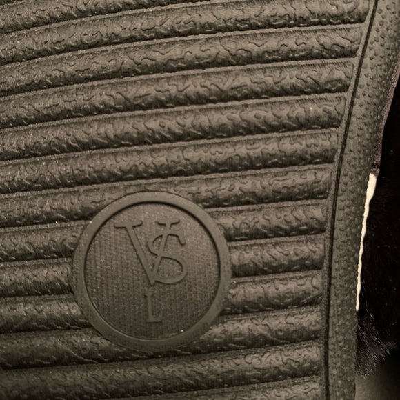 NWT Victoria’s Secret slippers - Picture 6 of 6